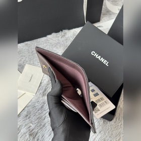 Новинка ： компактный кошелек Chanel с