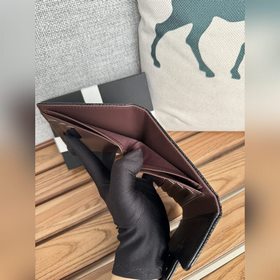 Короткий трехсекционный кошелек CF уже