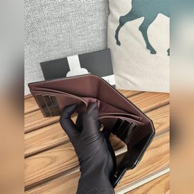 Короткий трехсекционный кошелек CF уже