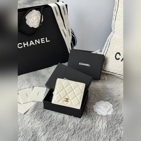 Новинка： компактный кошелек Chanel с
