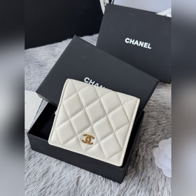 Новинка： компактный кошелек Chanel с 