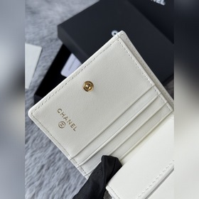 Новинка： компактный кошелек Chanel с 