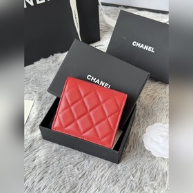 Новинка： компактный кошелек Chanel с
