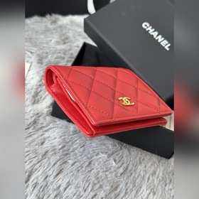 Новинка： компактный кошелек Chanel с
