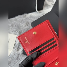 Новинка： компактный кошелек Chanel с 