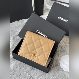 Новинка： компактный кошелек Chanel с