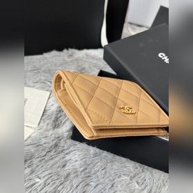 Новинка： компактный кошелек Chanel с