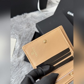 Новинка： компактный кошелек Chanel с 
