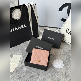 Новинка： компактный кошелек Chanel с