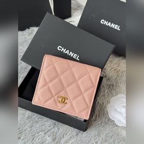 Новинка： компактный кошелек Chanel с