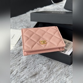 Новинка： компактный кошелек Chanel с