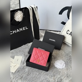 Новинка： компактный кошелек Chanel с