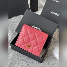 Новинка： компактный кошелек Chanel с