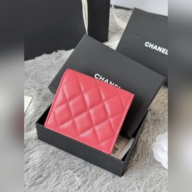Новинка： компактный кошелек Chanel с