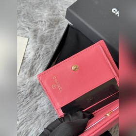 Новинка： компактный кошелек Chanel с 