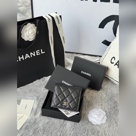 Новинка： компактный кошелек Chanel с