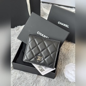 Новинка： компактный кошелек Chanel с