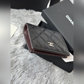 Новинка： компактный кошелек Chanel с