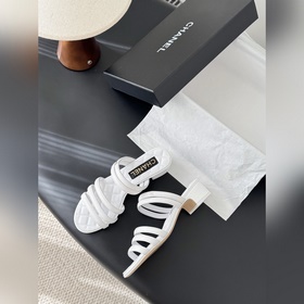 Коллекция сандалий Camellia от Chanel 
