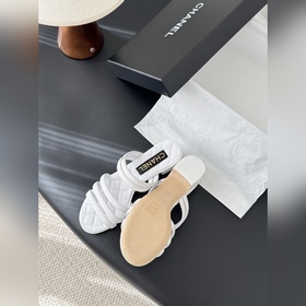 Коллекция сандалий Camellia от Chanel 