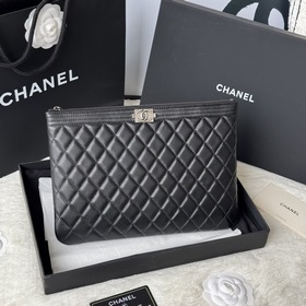 Оригинальная сумочка Chanel из кожи я