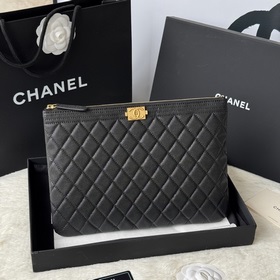 Оригинальная сумочка Chanel из черной