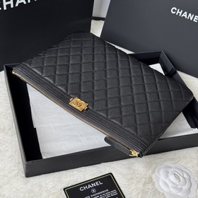 Оригинальная сумочка Chanel из черной
