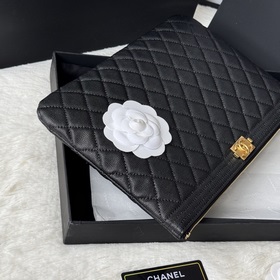 Оригинальная сумочка Chanel из черной