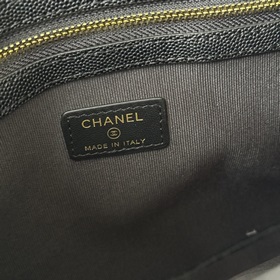 Оригинальная сумочка Chanel из черной