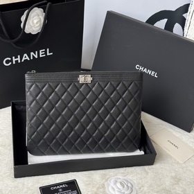 Оригинальная сумочка Chanel из черной