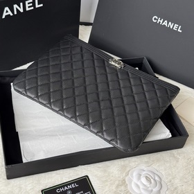 Оригинальная сумочка Chanel из черной