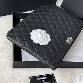 Оригинальная сумочка Chanel из черной