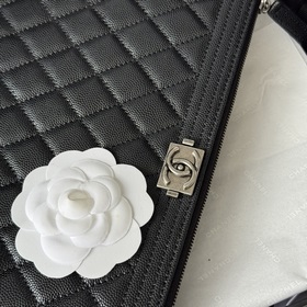 Оригинальная сумочка Chanel из черной