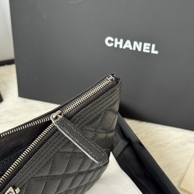 Оригинальная сумочка Chanel из черной