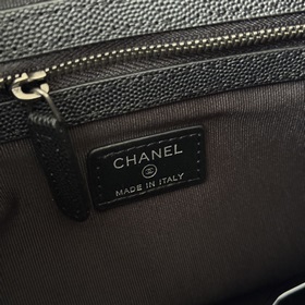 Оригинальная сумочка Chanel из черной
