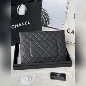 Культовая коллекция сумок Chanel включ
