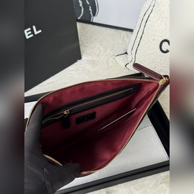 Культовая коллекция сумок Chanel включ