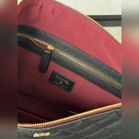 Культовая коллекция сумок Chanel включ