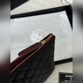Культовая коллекция сумок Chanel включ