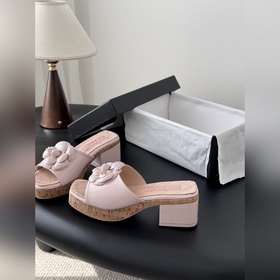 Новая коллекция тапочек Chanel весна/л