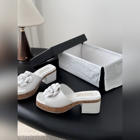 Новая коллекция тапочек Chanel весна/л