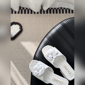 Новая коллекция тапочек Chanel весна/л
