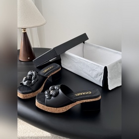 Новая коллекция тапочек Chanel весна/л