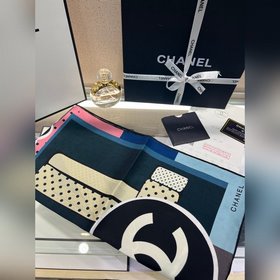 Новое поступление ： Chanel 90*90 см,