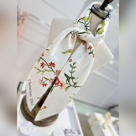 В новом бутике Dior представлены шелко
