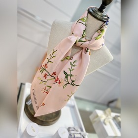 В новом бутике Dior представлены шелко