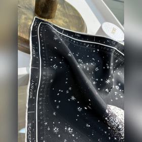 Этот шелковый квадратный шарф Dior Zod