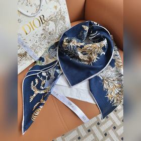 Новинка： квадратный шарф Dior с принто