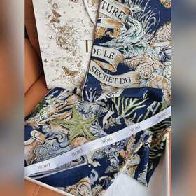 Новинка： квадратный шарф Dior с принто