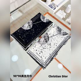 Этот шелковый квадратный шарф Dior Zod